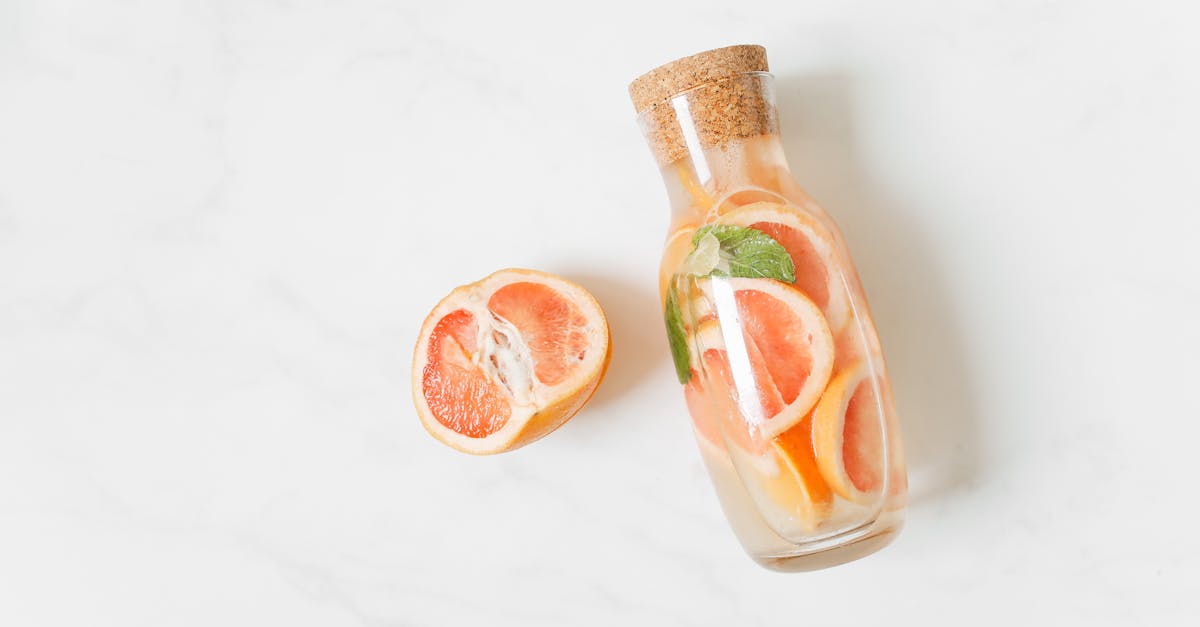 découvrez les bienfaits du jus de citron : amélioration de la digestion, renforcement du système immunitaire, détoxification naturelle et propriétés antioxydantes. adoptez le jus de citron pour votre santé au quotidien !