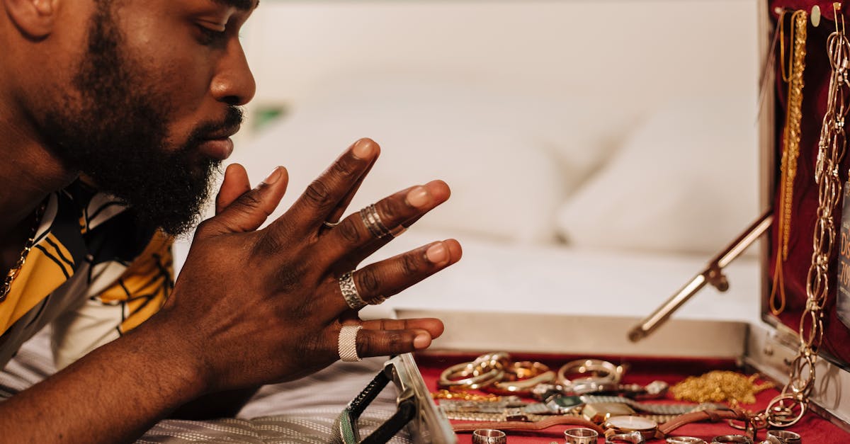 découvrez notre sélection exclusive de montres de luxe pour hommes et femmes. alliez élégance, performance et savoir-faire horloger avec les plus grandes marques prestigieuses.