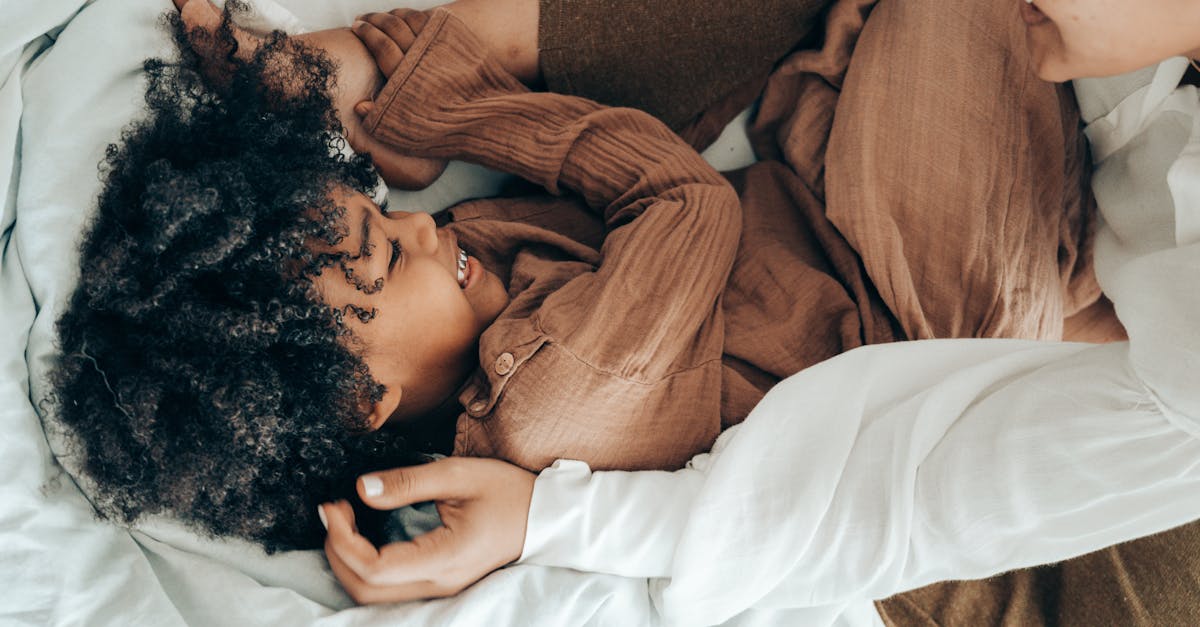 découvrez le phénomène du regret maternel : témoignages, explications et conseils pour mieux comprendre ce sentiment complexe parfois ressenti par les mères.