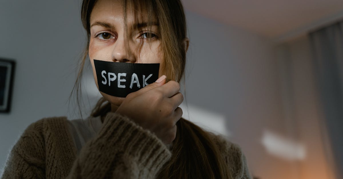 découvrez les causes, symptômes et traitements des aphtes et autres blessures buccales pour soulager rapidement vos douleurs et prévenir leur réapparition.