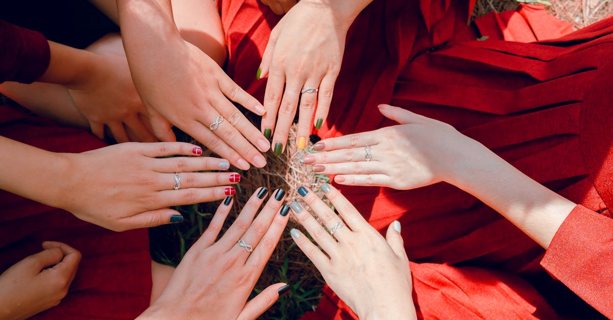 découvrez notre sélection de vernis à ongles tendance pour une manucure parfaite. couleurs éclatantes, tenue longue durée et soin des ongles. sublimez vos mains avec notre gamme de vernis de qualité professionnelle.