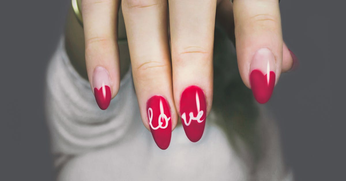découvrez notre sélection de vernis à ongles tendance pour des mains parfaites en toutes occasions. couleurs variées, tenues longue durée et application facile. sublimez vos ongles dès maintenant !