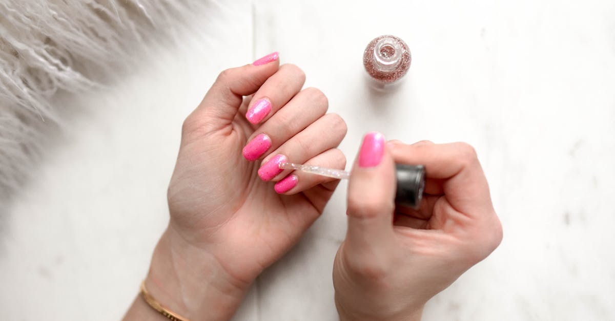 découvrez notre collection de vernis à ongles tendance pour une manucure parfaite. couleurs vibrantes, longue tenue et application facile pour sublimer vos ongles au quotidien.
