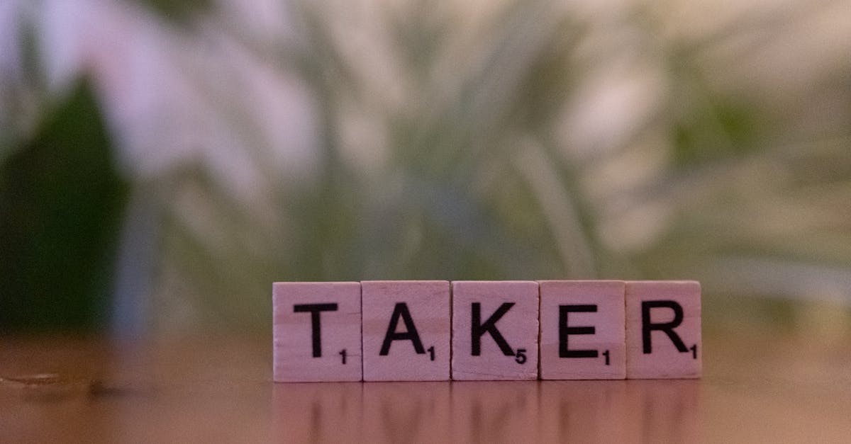 découvrez la signification du terme « narcissistic », ses caractéristiques principales, ses impacts sur les relations et des conseils pour reconnaître le comportement narcissique.