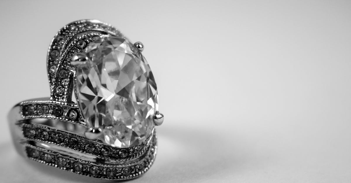 découvrez notre collection de bagues élégantes et raffinées. choisissez la bague parfaite pour chaque occasion : fiançailles, mariage ou cadeau unique. qualité et design au rendez-vous !
