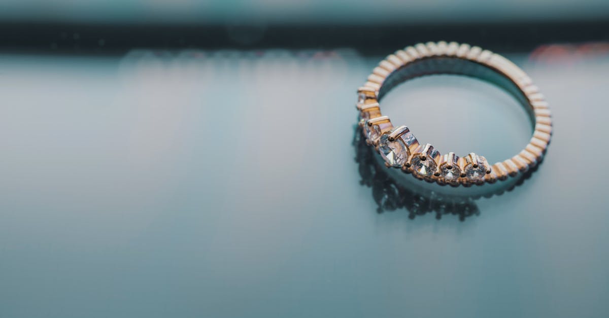 découvrez notre collection de bagues élégantes pour toutes les occasions. styles variés, matériaux de haute qualité et designs uniques pour sublimer vos mains. trouvez la bague parfaite dès maintenant !