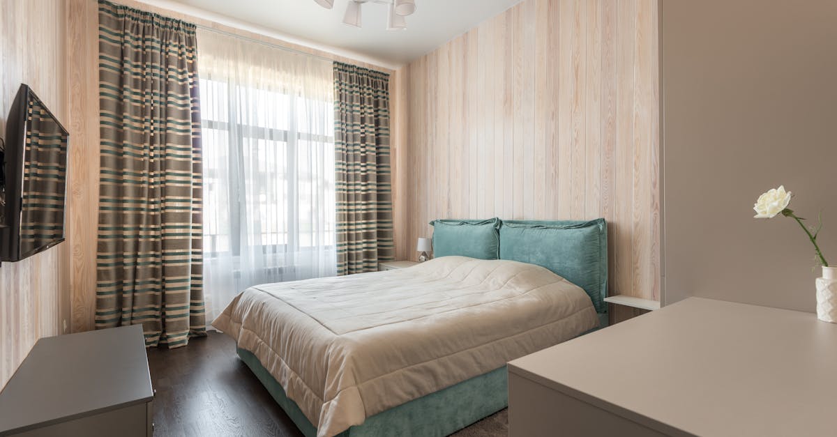 découvrez des idées innovantes et des conseils pratiques pour optimiser l'aménagement et la décoration de petites chambres afin de créer un espace confortable, fonctionnel et élégant.