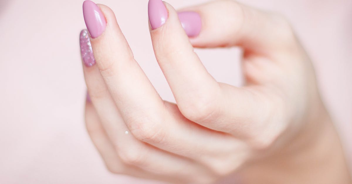 découvrez tout sur la tendance des ongles en forme d’amande : conseils, inspirations et astuces pour adopter les almond nails élégants et modernes.