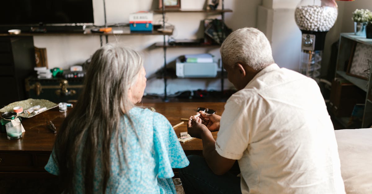 découvrez les étapes clés du développement de bébé lorsqu'il commence à se retourner pour la première fois, avec des conseils pour encourager ce progrès important.