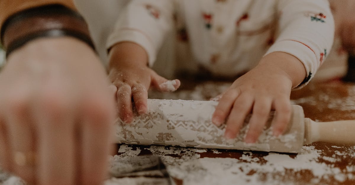 découvrez les étapes clés de bébé lorsqu'il commence à se retourner, et comment encourager son développement moteur en toute sécurité.