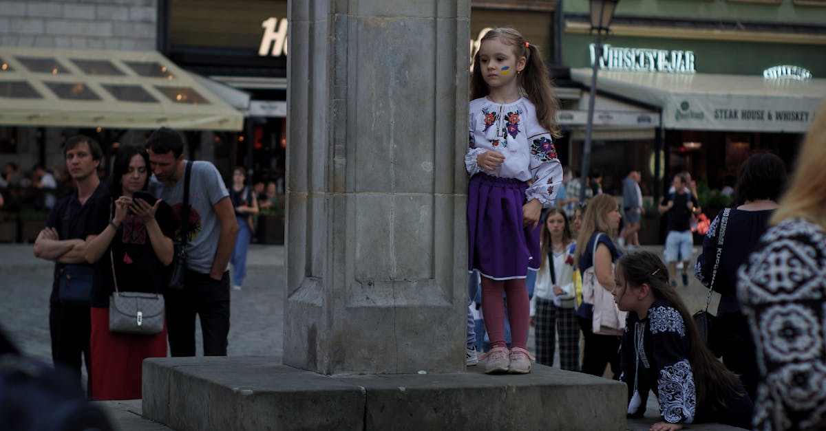 découvrez les enjeux de la violence envers les enfants, ses causes, conséquences et les mesures de prévention pour protéger les plus vulnérables.