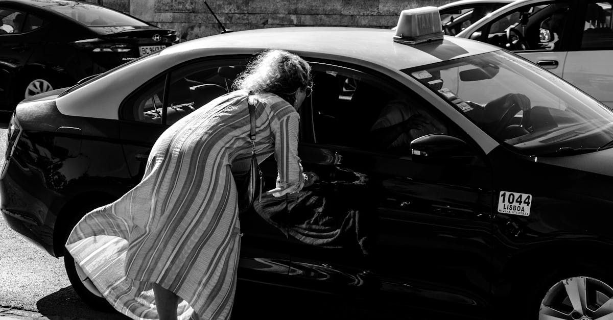 découvrez le quotidien et les défis des femmes chauffeurs de taxi, leur rôle croissant dans le secteur du transport et comment elles changent la perception de ce métier traditionnellement masculin.