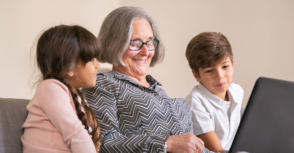 découvrez les différences entre les générations et comment elles influencent la communication, les valeurs et les comportements au quotidien.