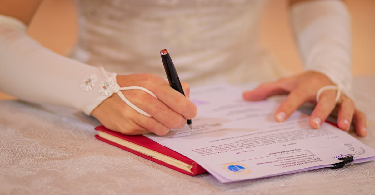 découvrez tout ce qu'il faut savoir sur le contrat de mariage, ses avantages, ses types et son importance pour protéger les intérêts de chacun avant le mariage.