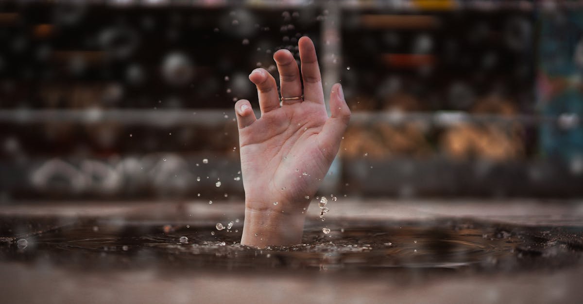 découvrez tout sur la crise de la quarantaine : ses causes, ses symptômes et des conseils pratiques pour mieux la traverser et retrouver confiance en vous à mi-parcours de votre vie.