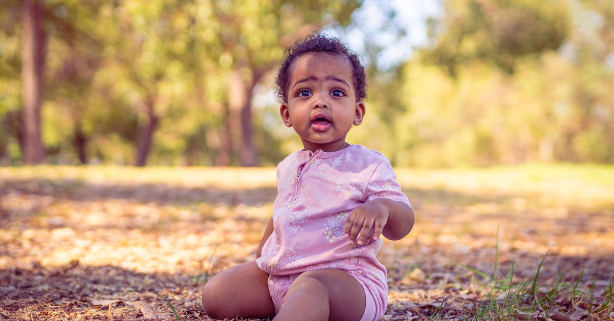 découvrez le développement d'un bébé d'un mois : croissance, réflexes, éveil sensoriel et premières interactions pour accompagner son épanouissement dès les premières semaines.