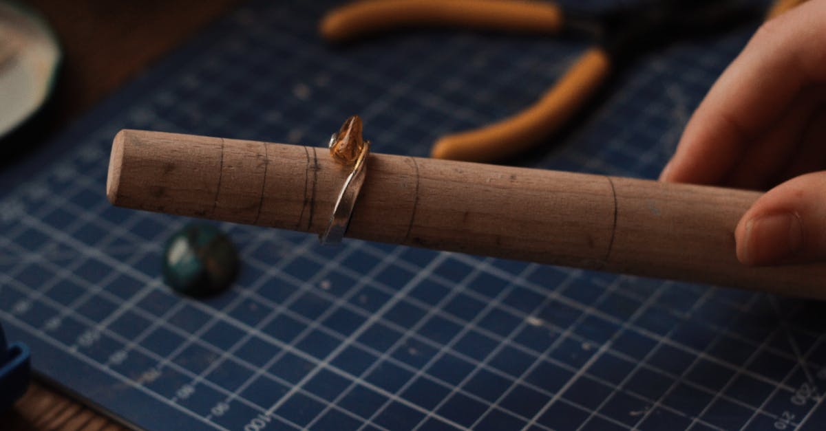 découvrez comment choisir la bonne taille de bague avec notre guide pratique. mesurez facilement votre doigt pour un ajustement parfait et confort optimal.