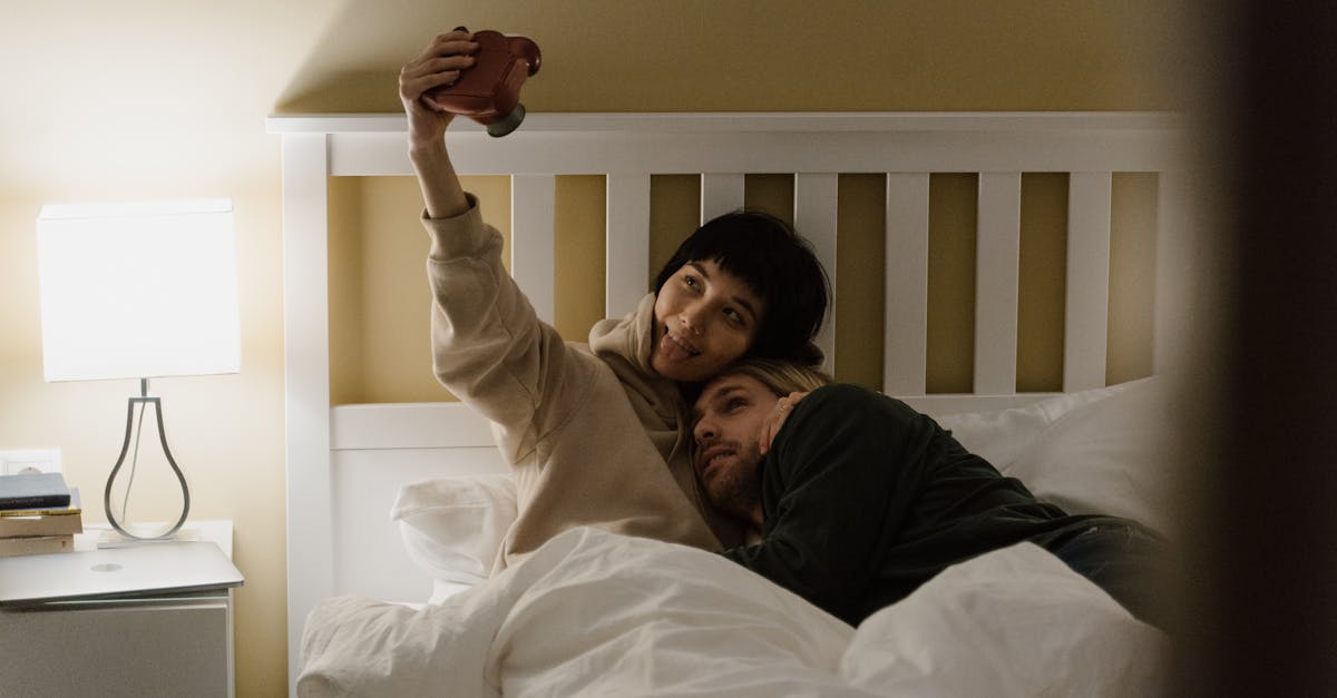 profitez d'une nuit romantique inoubliable avec une piscine privée pour un séjour intime et relaxant.