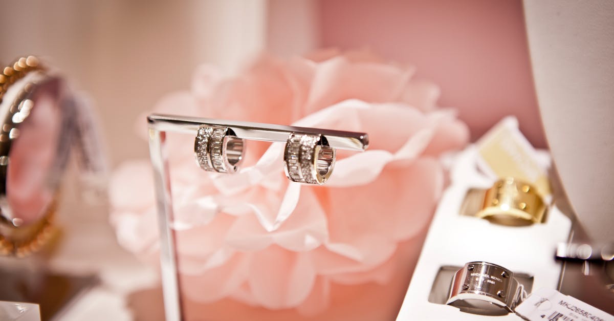 célébrez votre deuxième anniversaire de mariage avec des idées romantiques, des cadeaux significatifs et des conseils pour renforcer votre amour.