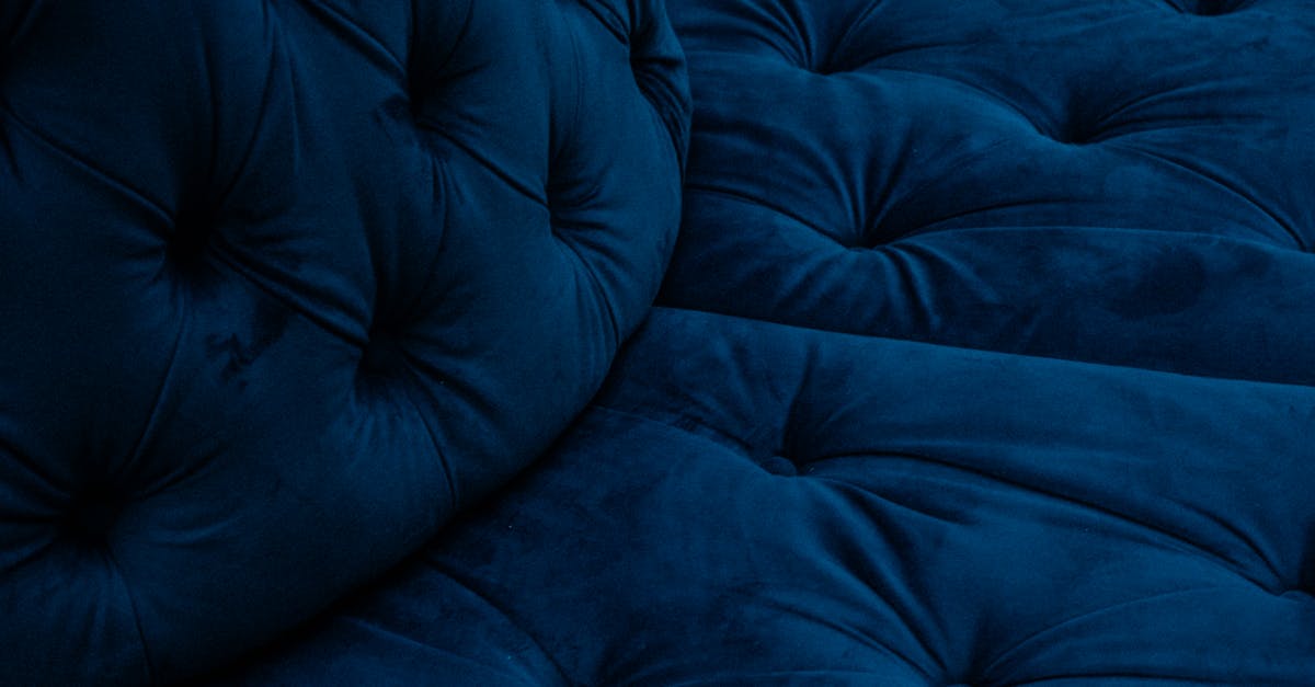 découvrez les meilleurs matériaux pour le revêtement de votre canapé : durabilité, confort et style adaptés à tous les goûts et budgets.