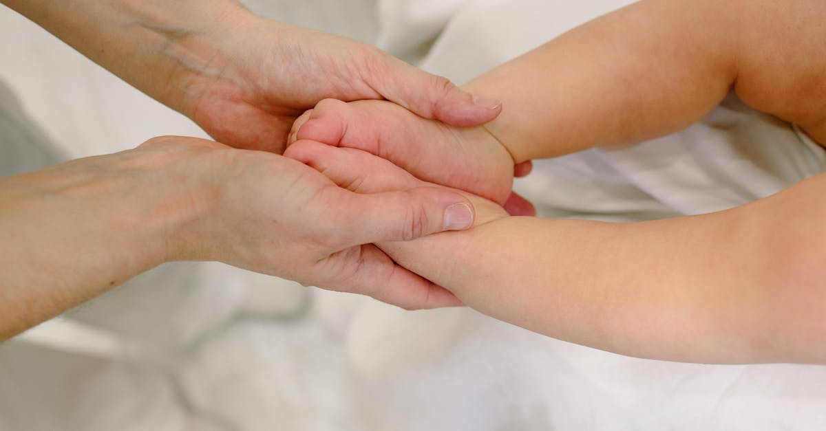 découvrez des méthodes apaisantes et douces pour calmer votre bébé, favorisant son bien-être et des moments de sérénité.