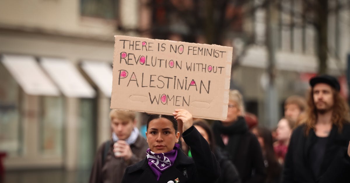 découvrez le classement de fidélité des signes astrologiques pour 2025 et explorez quelles personnalités zodiacales sont les plus loyales en amour.