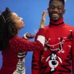 découvrez nos astuces et tutoriels de maquillage de noël pour un look festif et éclatant lors des fêtes de fin d'année.