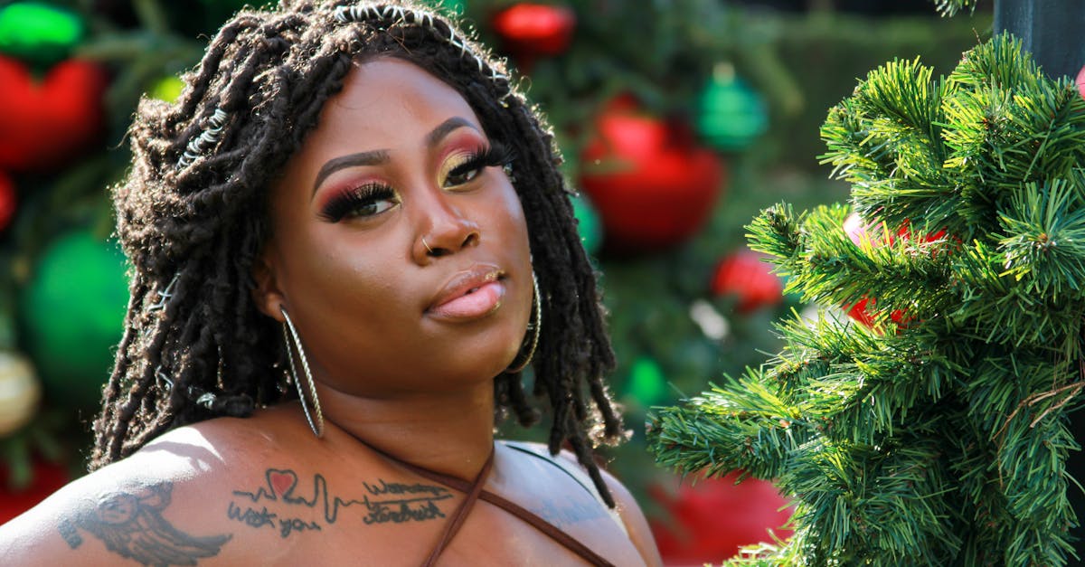 découvrez nos idées de maquillage de noël pour un look festif et éclatant, parfait pour les fêtes de fin d'année.