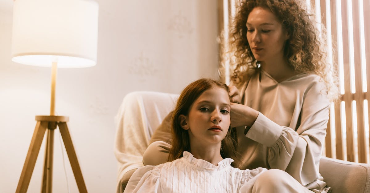 découvrez nos conseils et astuces essentiels pour prendre soin des cheveux bouclés, les nourrir en profondeur et sublimer leurs boucles naturelles au quotidien.