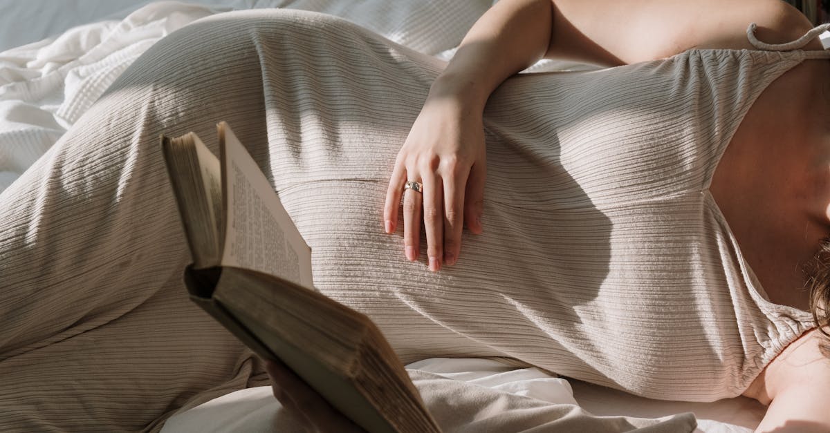 découvrez nos tenues élégantes spécialement conçues pour mettre en valeur votre ventre rond avec style et confort.