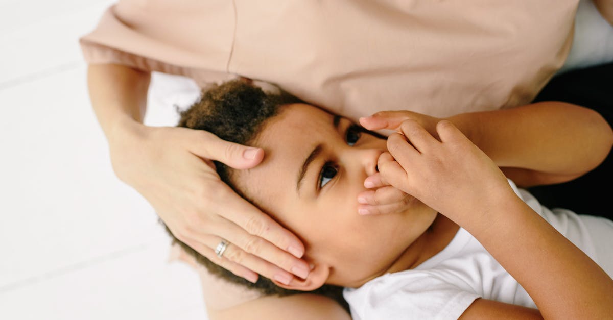 découvrez ce qu'est la dépendance émotionnelle, ses causes, ses effets sur les relations et comment retrouver votre indépendance affective.