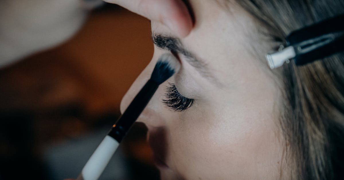 sublimez votre regard avec notre service d'amélioration des cils, pour des cils plus longs, volumineux et naturellement élégants.