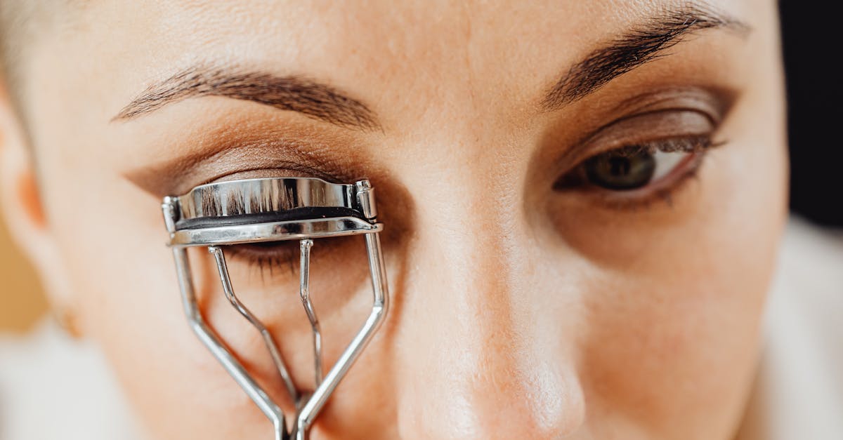 découvrez nos services d'amélioration des cils pour un regard intensifié et naturel. sublimez vos yeux avec des techniques professionnelles adaptées à vos besoins.