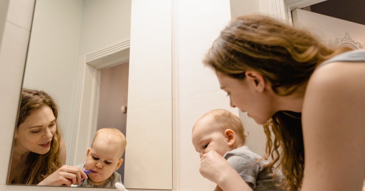 découvrez des conseils doux et efficaces pour le sevrage progressif de votre bébé, favorisant un transition en douceur et respectueuse.