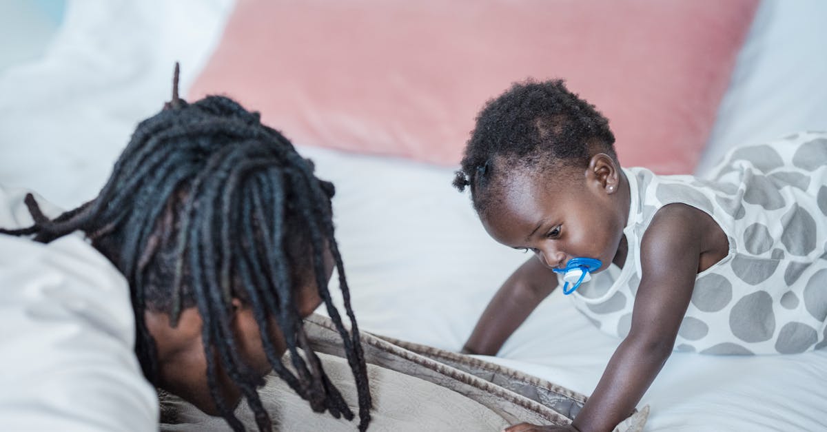 découvrez comment sevrer votre bébé de la tétine en douceur avec nos conseils pratiques pour un sevrage efficace et sans stress.