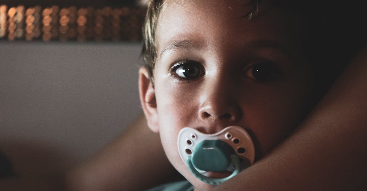 découvrez des conseils pratiques pour arrêter l'utilisation de la tétine en douceur et accompagner votre enfant vers une étape sans sucette.