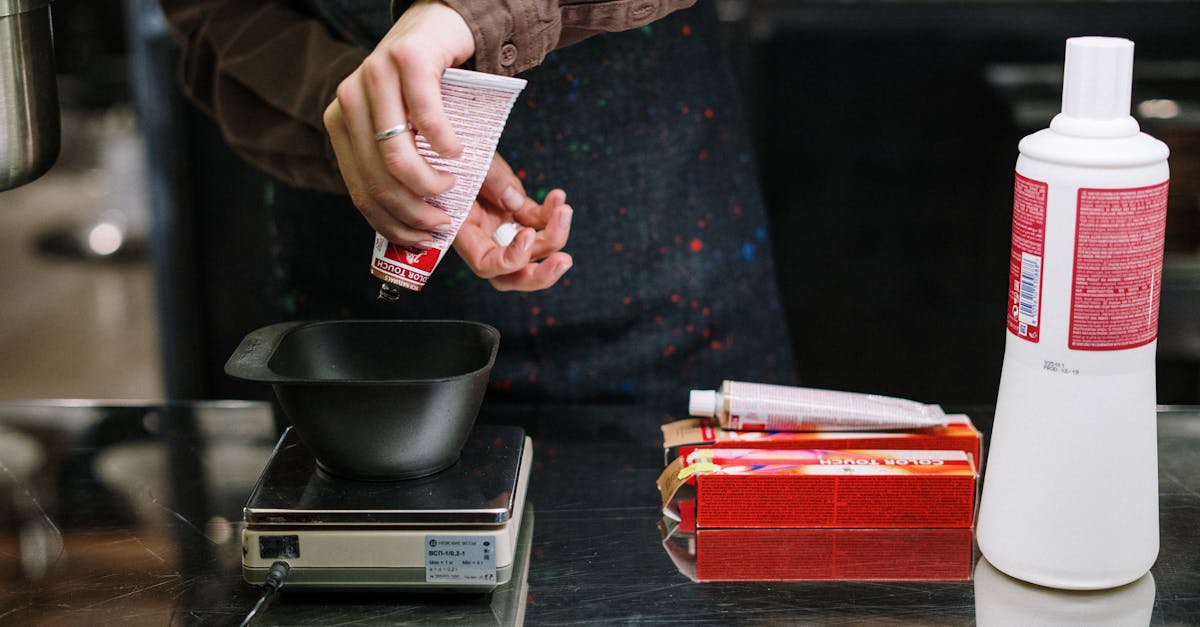 découvrez notre teinture capillaire à base de plantes, une solution naturelle et sans produits chimiques pour colorer vos cheveux tout en les nourrissant.