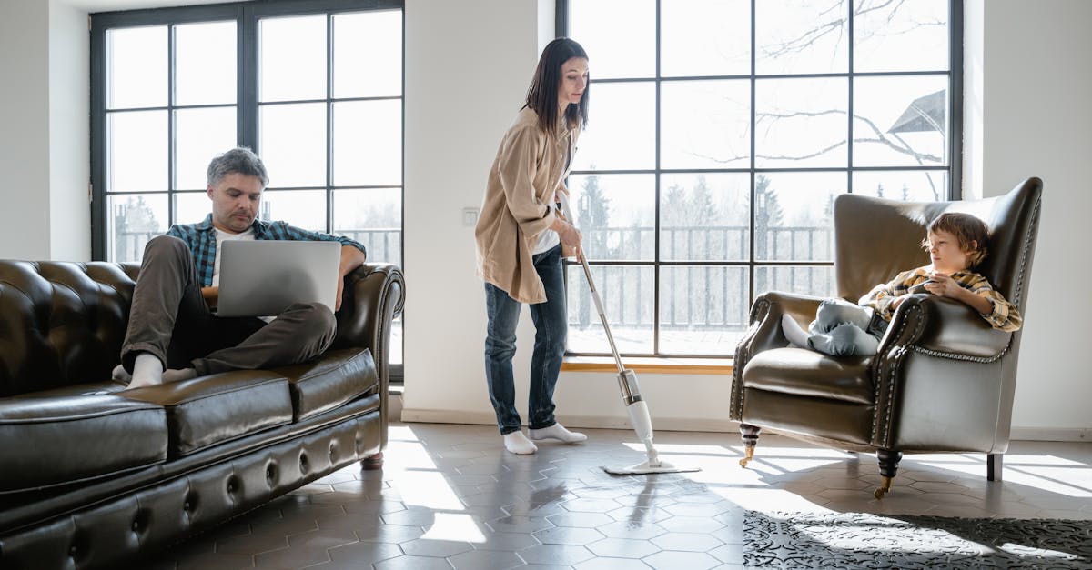 découvrez nos conseils efficaces pour nettoyer et entretenir votre canapé en rotin, afin de préserver sa beauté et sa durabilité au quotidien.