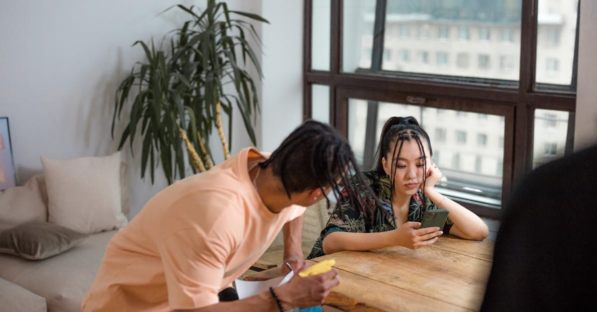 découvrez nos astuces efficaces pour le nettoyage de votre canapé en rotin et gardez-le comme neuf plus longtemps.