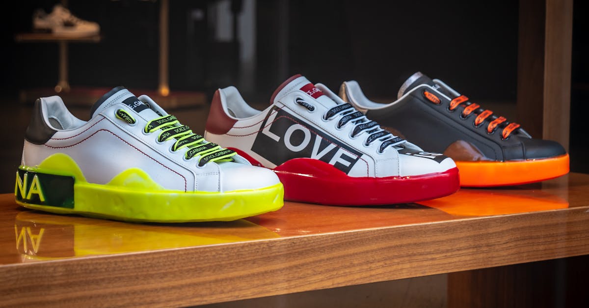 découvrez notre sélection de lacets de chaussures de qualité, disponibles en plusieurs couleurs et tailles pour tous vos styles et besoins.