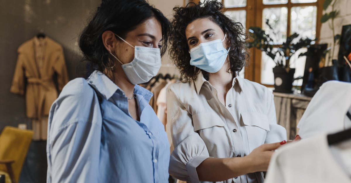 découvrez comment choisir le chapeau féminin parfait en fonction de la forme de votre visage pour sublimer votre style et votre silhouette.