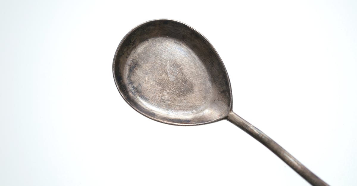 découvrez nos astuces efficaces pour nettoyer vos couverts en argent et leur redonner tout leur éclat en un rien de temps.