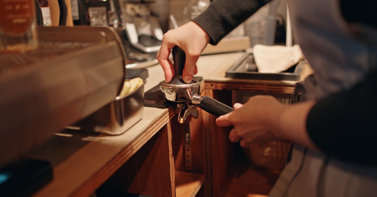 découvrez l'univers riche et aromatique du café, des différentes variétés aux méthodes de préparation pour savourer chaque tasse.