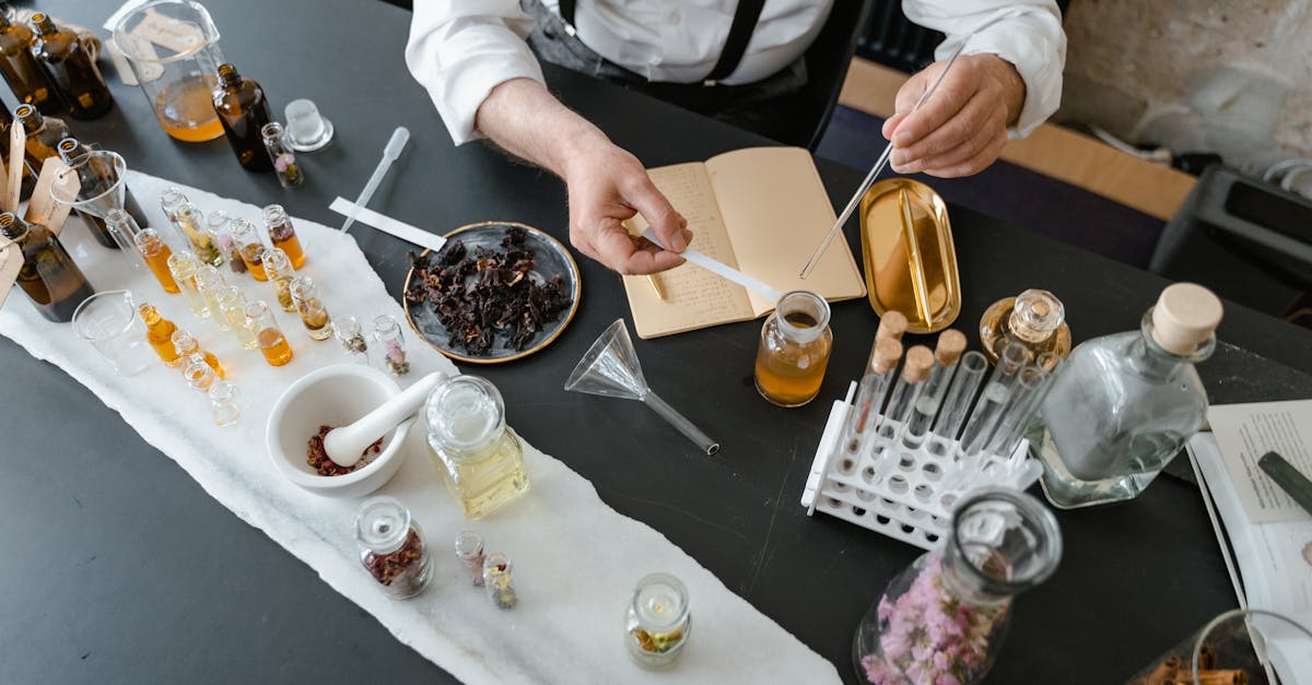 découvrez comment les huiles essentielles peuvent aider à combattre la fatigue et à revitaliser votre énergie naturellement grâce à leurs propriétés apaisantes et stimulantes.