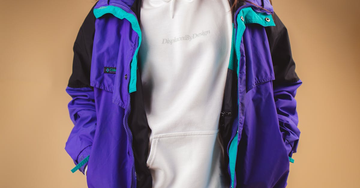 découvrez nos tenues automne-hiver élégantes et confortables pour affronter la saison avec style et chaleur.