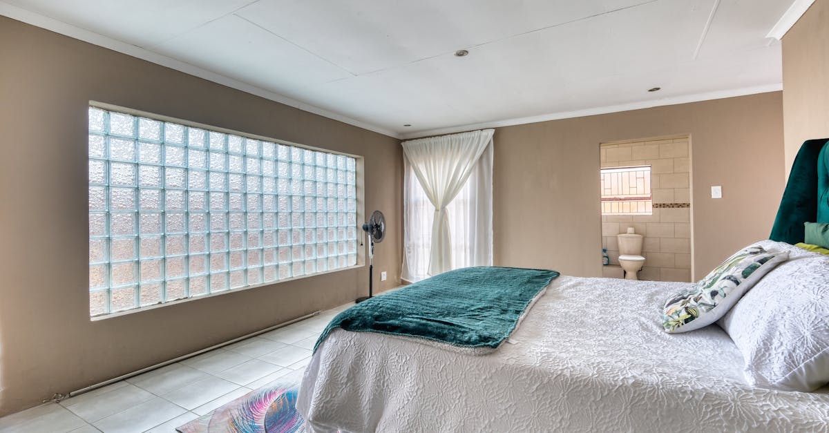 découvrez comment aménager votre chambre selon les principes du feng shui pour favoriser l'harmonie, la détente et un sommeil réparateur.