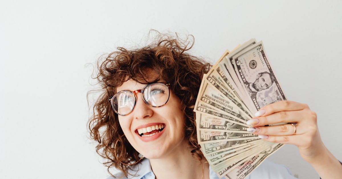 découvrez comment atteindre l'indépendance financière grâce à des stratégies de gestion d'argent, d'investissement et d'épargne efficaces pour sécuriser votre avenir.