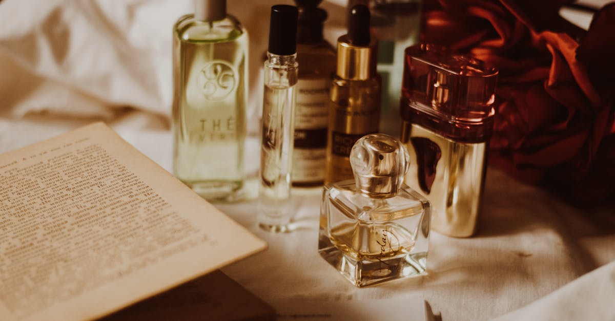 découvrez nos conseils essentiels pour la conservation optimale de vos parfums et prolonger leur fraîcheur et leur tenue.