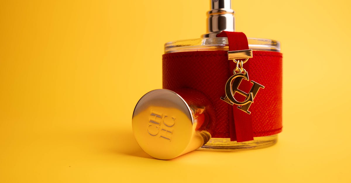 découvrez nos conseils experts pour la conservation optimale de vos parfums et profitez d'une fragrance durable et intacte.