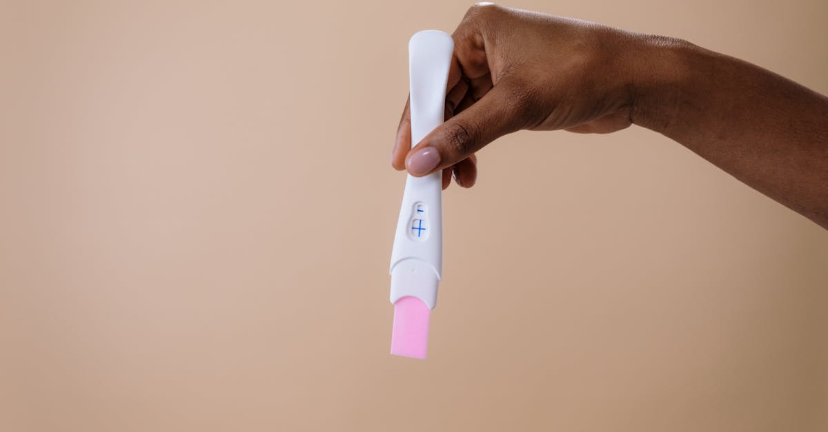 découvrez les boissons à éviter pendant la grossesse pour assurer la santé et la sécurité de votre bébé. guide complet des boissons à proscrire durant cette période délicate.